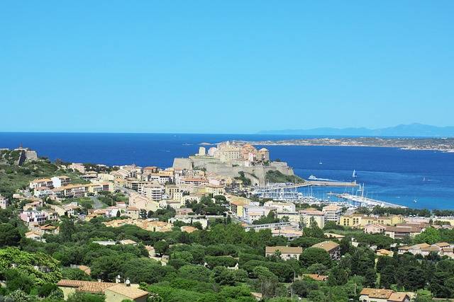 Les Meilleurs Campings de Calvi: Votre Guide Complet pour un Séjour Inoubliable en Corse